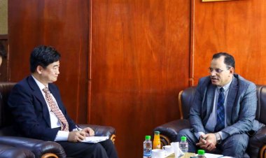 الوزير السقطري يبحث مع السفير الصيني تعزيز التعاون في القطاعين الزراعي والسمكي