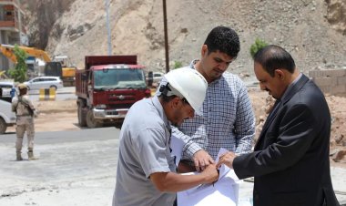 محافظ حضرموت يتفقد أعمال الصبّيات للجسر الأرضي لطريق "الدائري وسط" بنسبة انجاز للمشروع 90%