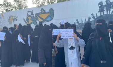 المكلا.. وفقة احتجاجية نسائية تطالب بتحسين الأوضاع المعيشية