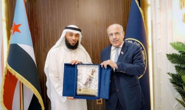 الانتقالي يكرم جمعية إيلاف الكويتية بعد مخيم جراحة الأورام