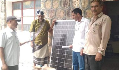 انتقالي حالمين يدعم إدارة التربية في المديرية بمنظومة طاقة شمسية