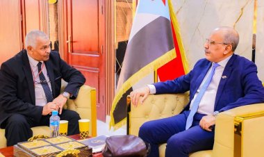 الكثيري يطّلع على سير العمل ومستوى الإنجاز لإعادة تشغيل مصافي عدن