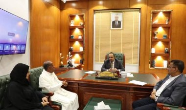 محافظ حضرموت يُشيد بثراء التجربة الشعرية الغنائية للشاعر المعروف صالح عبيد باظفاري