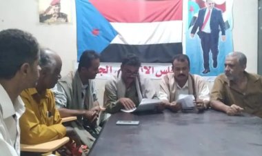 انتقالي طور الباحة يناقش العمل الإداري والتنظيمي مع رؤساء اللجان لعدد من مراكز المديرية