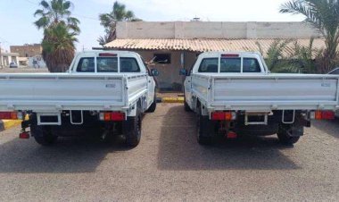 أشغال العاصمة عدن يوفر سيارتين لمتابعة أعمال صيانة الإنارة