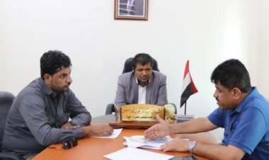 مسؤول محلي بالمهرة يبحث تدخلات الصندوق الاجتماعي للتنمية في وادي المسيلة