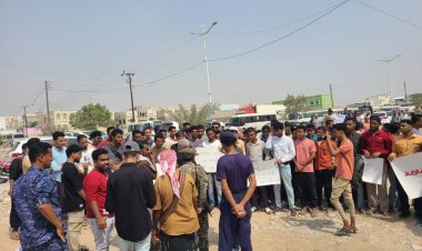 تنسيقيات طلاب المناطق الشرقية تنظم وقفات إحتجاجية أمام مبانى السلطات المحلية بمديريات (الشحر- الغيل- الحامي).