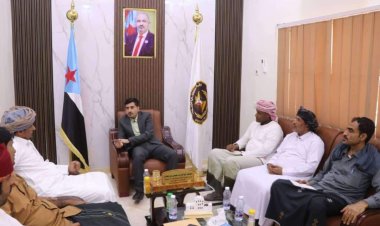 وكيل المهرة للشؤون الفنية يدشن تشغيل بئرين يعملان بالطاقة الشمسية في حقل غبوري بمديرية قشن