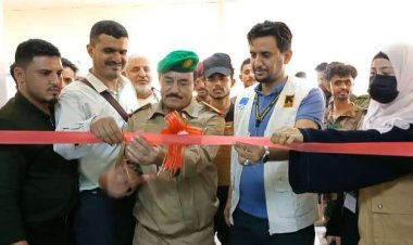 محافظ الضالع يدشن العمل بقسم الطوارئ بمستشفى المركزي