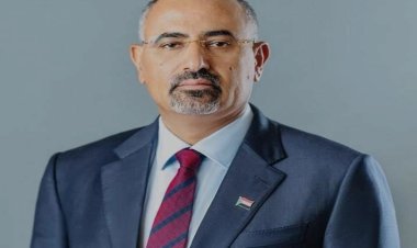 الرئيس الزُبيدي يُعزَّي في وفاة المناضل والشخصية الاجتماعية يحيى قاسم البلعسي