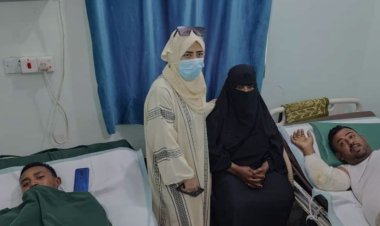 المحامية نيران سوقي تتفقد جرحى انفجار محطة الغاز بالمنصورة