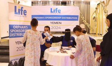 منظمة لايف للإغاثة والتنمية تدشن مشروع توزيع كفالات الأيتام والحقيبة المدرسية في العاصمة عدن