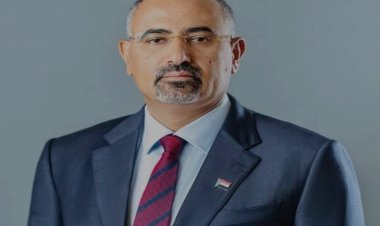 الرئيس الزُبيدي يُعزَّي في وفاة المناضل عميد طيار محمد سعيد القملي