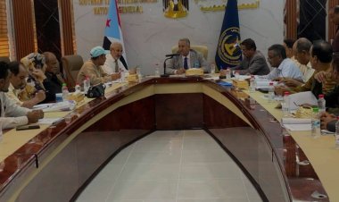 لجنة شؤون الخدمات لمجلس المستشارين تعقد لقاءً تشاورياً مع أعضاء اللجان بالعاصمة عدن