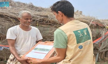 مركز الملك سلمان للإغاثة يوزع 3.000 كرتون تمر في مديرية لودر بمحافظة أبين