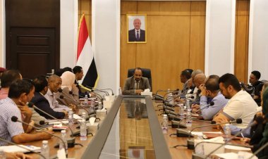 محافظ حضرموت يلتقي المشاركين في ورشة العمل النوعية من 5 محافظات لتعزيز دور السلطات المحلية في قيادة التنمية