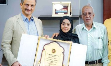 العاصمة عدن.. لملس يُكرّم الطالبة روان عبدالعزيز الحائزة على المركز الأول بامتحانات الثانوية العامة