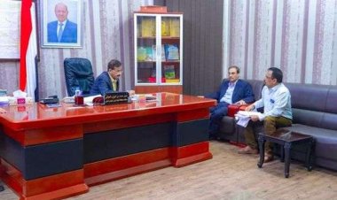 محافظ شبوة يوجه بتأهيل مبنى شرطة عين ومعالجة أوضاع المعلمين