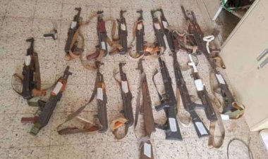 العاصمة عدن.. ضبط 19 سلاحا آليا ومسدسا في حملة بالشيخ عثمان