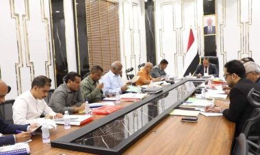 محافظ حضرموت يرأس اجتماعًا لمجلس إدارة المؤسسة المحلية للمياه والصرف الصحي بساحل حضرموت