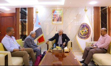 القائم بأعمال رئيس المجلس يؤكد على أهمية توفير بيئة جاذبة للاستثمارات المحلية والأجنبية