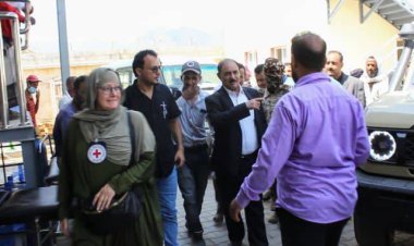 محافظ الضالع يتفقد سير العمل في عدد من المرافق الصحية.