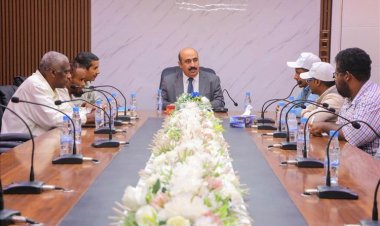 منظمة رحمة حول العالم للإغاثة والأعمال الإنسانية تكرّم مدير تربية حضرموت الساحل