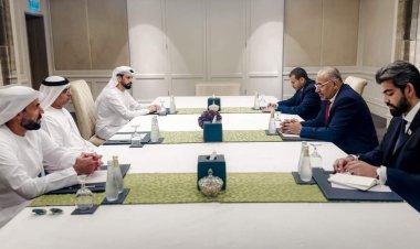 الرئيس الزُبيدي يستعرض مع سفير دولة الإمارات العلاقات الثنائية بين البلدين وسُبل تعزيزها وتطويرها