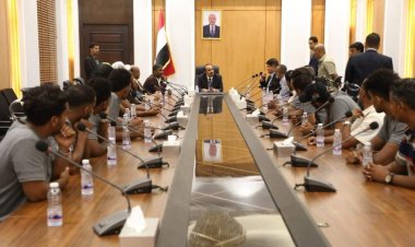 المحافظ بن ماضي يؤكد الاعتزاز بانجازات رياضيي حضرموت ويدعو أبطال سلة شعب حضرموت لتمثيل مشرّف خارجيًا