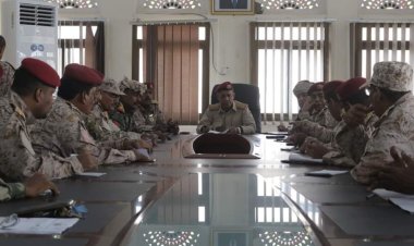 قائد المنطقة العسكرية الثانية يعقد اجتماعًا مع رؤساء الشعب بالمنطقة