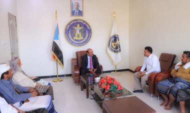 رئيس تنفيذية انتقالي شبوة يلتقي رئيس نقابة المهن الطبية والصحية الجنوبية في مستشفى الأمومة والطفولة بالمحافظة