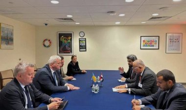 الرئيس الزُبيدي يناقش مع وزير خارجية أوكرانيا جهود إحلال السلام في البلدين الصديقين