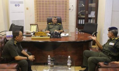 العميد المنهالي يناقش سير العمل في جوازات مطار الريان الدولي ويوجّه بإجراء تدوير وظيفي في كافة الإدارات والمنافذ بساحل حضرموت