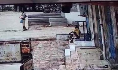 بتبادل معلوماتي بين مراكز شرطة أمن المكلا مركز شرطة باعبود يلقي القبض على عصابة تقوم بسرقة المحالات التجارية بمنطقة فوة.