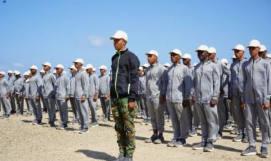 الوكيل الجريبي يدشن دورة تدريبية للقوات الجنوبية والأمن في سقطرى