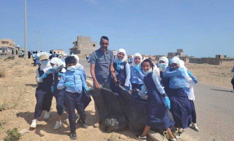 مدير عام مكتب السياحة يشارك في حملة “عام الأمل” بسقطرى