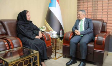 اليافعي يلتقي الاعلامية الجنوبية اسمهان عزعزي ويشيد بدورها النضالي.