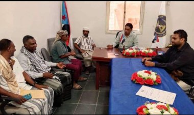 رئيس تنفيذية انتقالي سقطرى يبحث مع رئيس الاتحاد التعاوني السمكي سبل تعزيز التعاون ودعم الصيادين