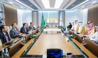 رئيس الوزراء يزور مركز الملك سلمان للإغاثة والأعمال الإنسانية