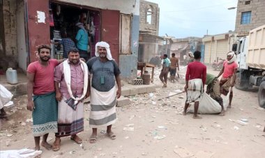 مدير صندوق النظافة بأحور يدشن حملة نظافة شاملة لسوق النساء وشارع المستشفى بالمدينة