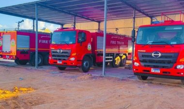 بتمويل الإشقاء في الإمارات وصول شحنة من سيارات وتجهيزات الأطفاء إلى شبوة