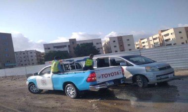 شرطة السير في العاصمة عدن تعلن عن تنفيذ حملة مرورية لضبط السيارات المخالفة