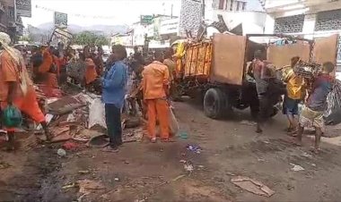 أشغال خورمكسر تنفذ حملة إزالة للعوائق في شارع الثقافة بالمديرية