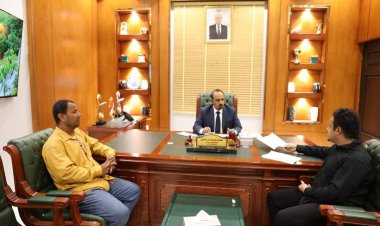 المحافظ بن ماضي يناقش آلية تطوير مركز الإنذار المبكر بحضرموت