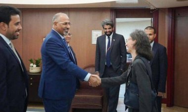 الرئيس الزُبيدي يبحث مع سفيرة فرنسا سبل تنسيق الجهود المشتركة لإحلال السلام في المنطقة