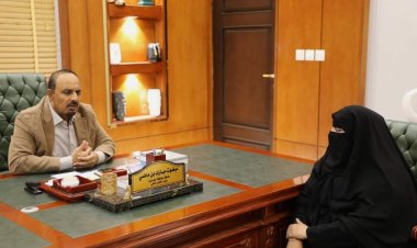 محافظ حضرموت يؤكد أهمية تطوير مناهج التعليم بمركز المكلا للتوحّد.