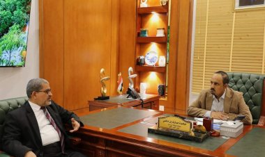 المحافظ بن ماضي والدكتور خنبش يبحثان برامج التطوير بجامعة حضرموت