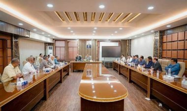 لقاء بعدن يناقش المواضيع المتصلة بسير عمل التحصيل الضريبي وسبل تطويره