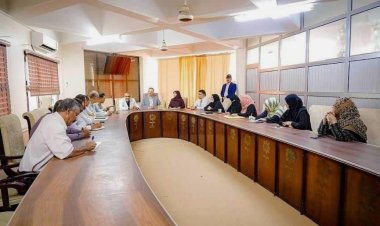 لملس يناقش وضع العملية التعليمية بعدن ويوجه بصرف راتب شهرين للمعلمين المتعاقدين