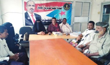 مديرة ادارة الشهداء والجرحى بانتقالي أبين تطلع على سير عملية حصر واستقبال ملفات الشهداء بمديرية بزنجبار